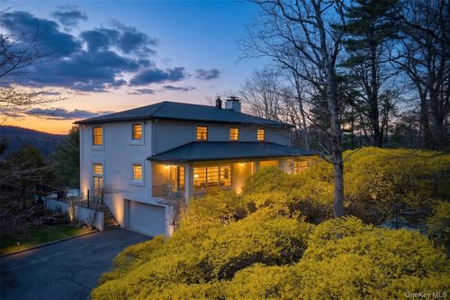 94 Cliff Rd, Tuxedo Park, NY, 10987-4256 | Card Image