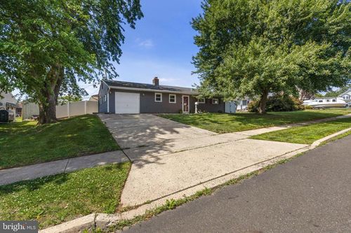 49 Meadow Ln, LEVITTOWN, PA, 19054-2005 | Card Image