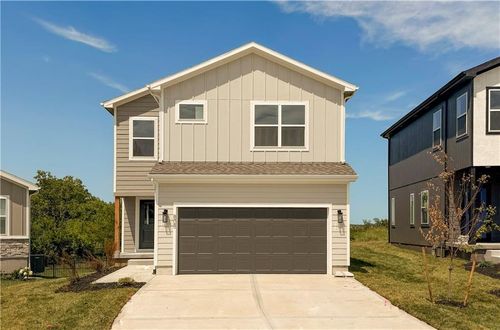 808 Glenn Cir, Raymore, MO, 64083-5601 | Card Image
