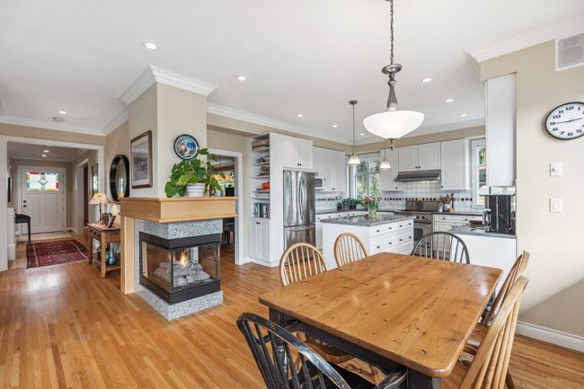 533 E 18 Th Street, House other with 6 bedrooms, 3 bathrooms and 3 parking in North Vancouver BC | Image 12
