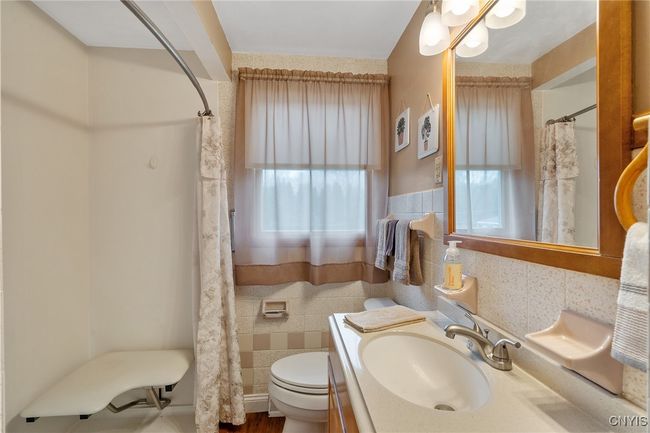Full Bathroom | Image 23
