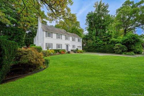 23 Parkside Dr, Great Neck, NY, 11021-1042 | Card Image
