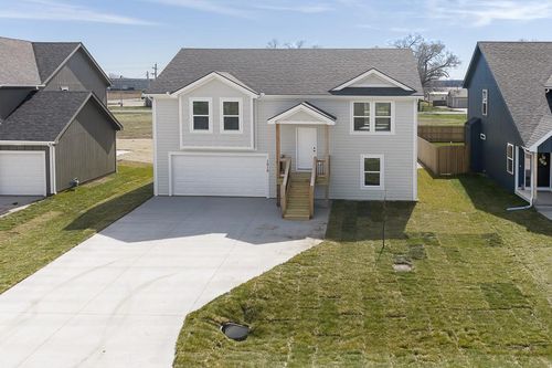 1007 2nd St, Perry, KS, 66073-5115 | Card Image