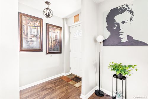 93-93 Gauguin Ct, Middle Island, NY, 11953-2002 | Card Image