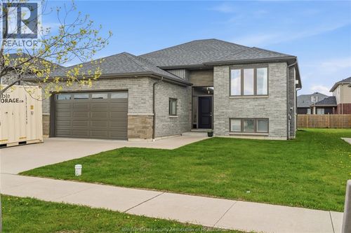 98 Peter Ave, Leamington, ON, N8H0E7 | Card Image