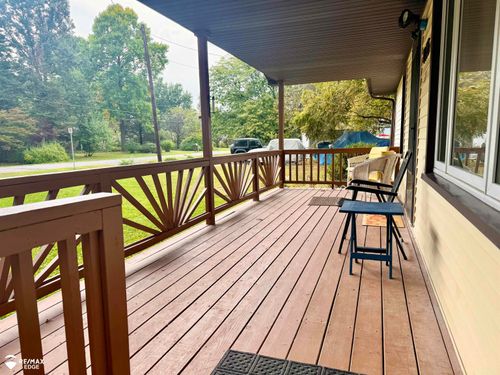 6175 Crabtree Ln, Burton, MI, 48519-1303 | Card Image