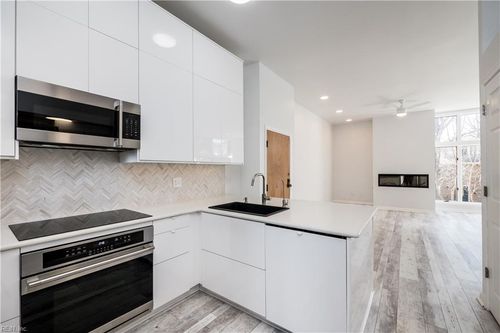 apt-330-696 Mowbray Arch, Norfolk, VA, 23507-1837 | Card Image