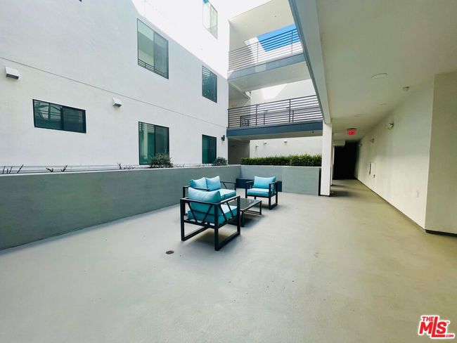APT-201 - 14612 Calvert St, Condo with 2 bedrooms, 2 bathrooms and 2 parking in Van Nuys CA | Image 18