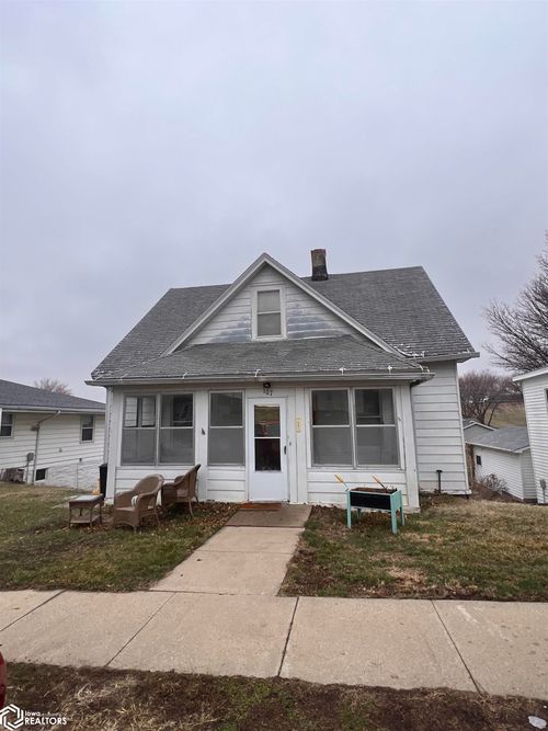 107 3rd Ave, Earling, IA, 51530-5324 | Card Image