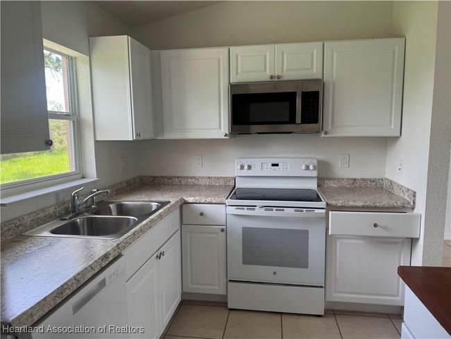 1411 Bittersweet St, House other with 3 bedrooms, 2 bathrooms and null parking in LAKE PLACID FL | Image 8