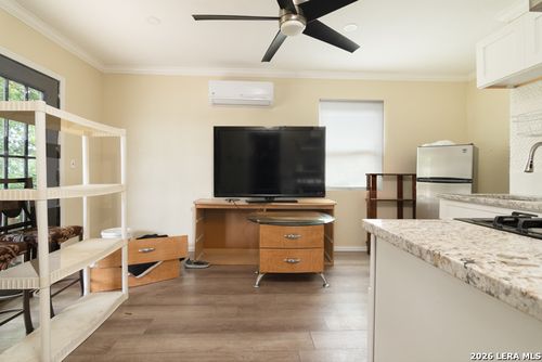 2-560 W Highland Blvd, San Antonio, TX, 78210-3814 | Card Image