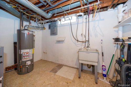 10440 Michael St, Taylor, MI, 48180-3211 | Card Image