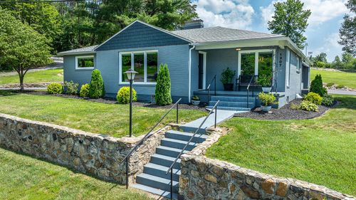 1307 Massie St, Covington, VA, 24426-2270 | Card Image