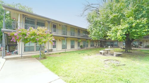 4-202 E Oak St, Weatherford, TX, 76086-4463 | Card Image
