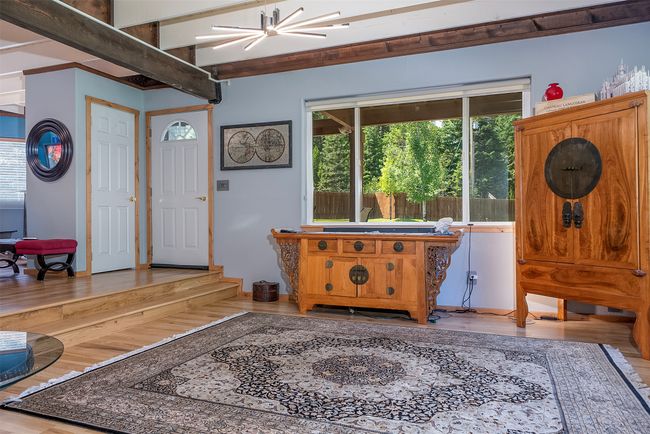 Gas fireplace, beam accents | Image 11