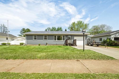3221 Venus Ave, Eau Claire, WI, 54703-0922 | Card Image