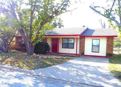 115 South St, Brady, TX, 76825-3301 | Card Image