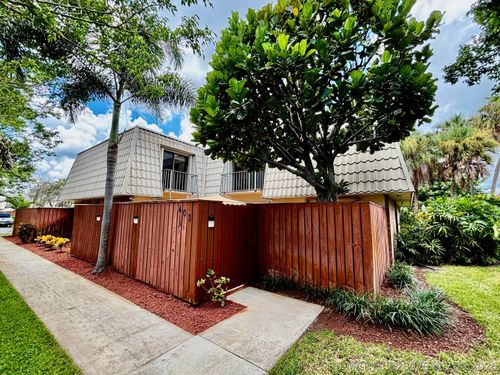 403-1700 Embassy Dr, West Palm Beach, FL, 33401-1913 | Card Image