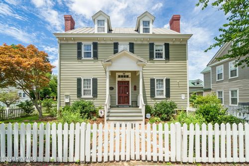 804 Pollock St, New Bern, NC, 28562-5673 | Card Image