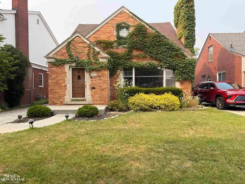 2056 Lennon St, Grosse Pointe Woods, MI, 48236-1617 | Card Image