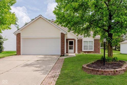 12121 Driftstone Dr, Fishers, IN, 46037-8402 | Card Image
