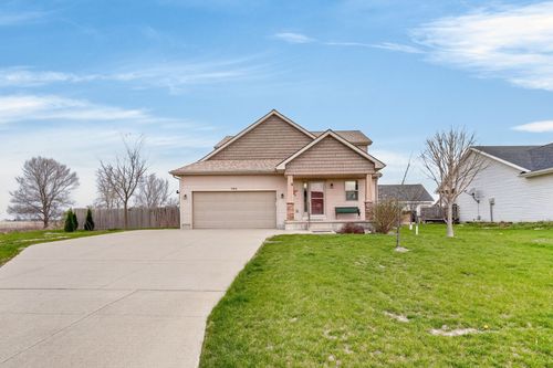 704 N 14th Ave, Winterset, IA, 50273-8245 | Card Image