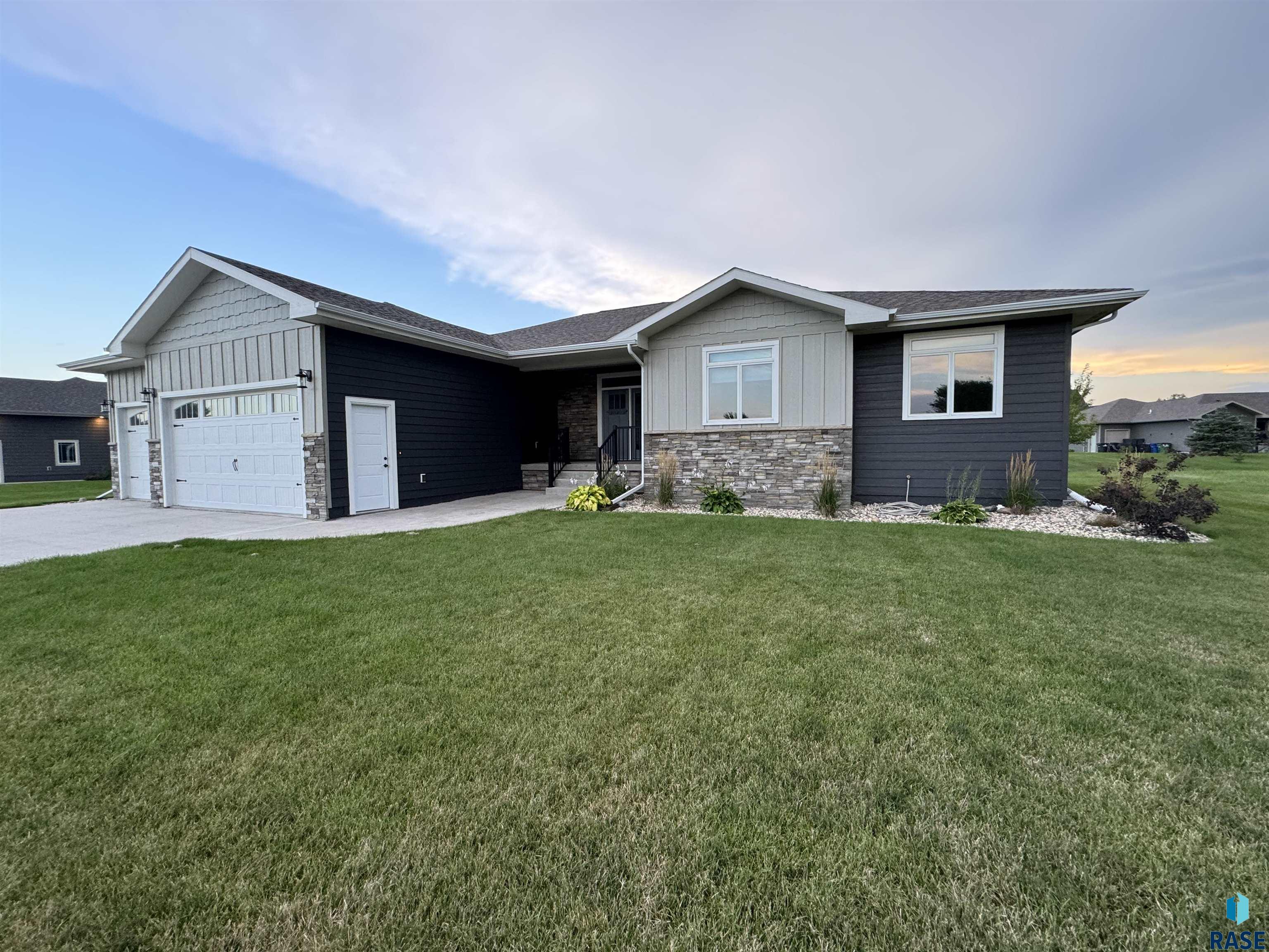 Dean Dr, Mitchell, SD 57301