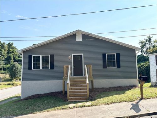 16 Aaron St, Martinsville, VA, 24112-3702 | Card Image