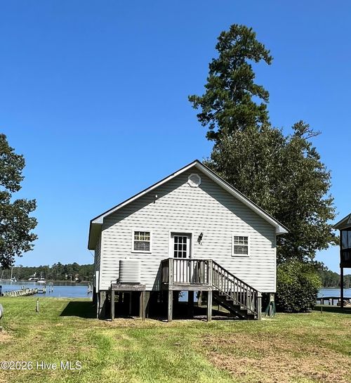 201 Barnes Foster Loop Rd, Belhaven, NC, 27810-9613 | Card Image