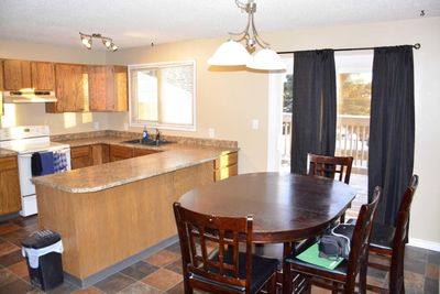 5409 47 Ave, House detached with 5 bedrooms, 2 bathrooms and 2 parking in Grimshaw AB | Image 3