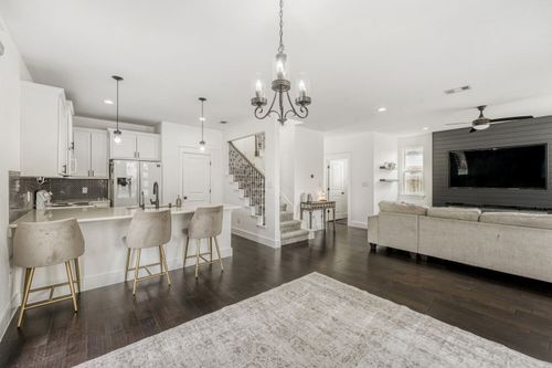 125 Irene St, Elgin, TX, 78621-1203 | Card Image