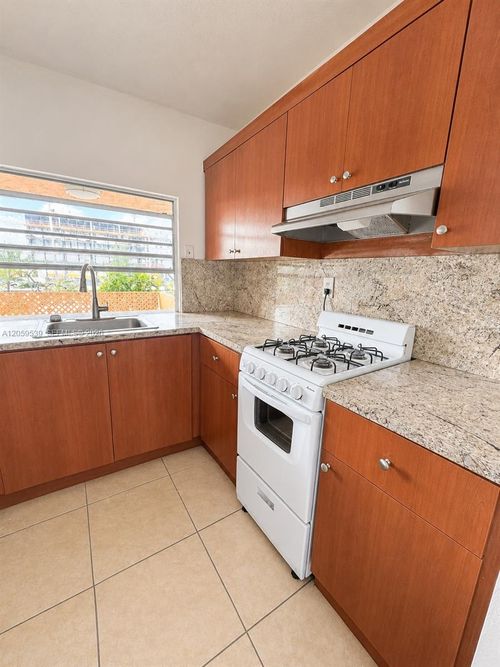 a24-6850 W 14th Ct, Hialeah, FL, 33014-4544 | Card Image