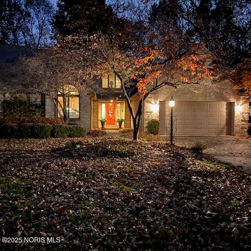 38 Walnut Creek Dr, Holland, OH, 43528-9464 | Card Image