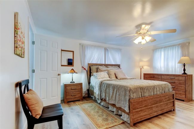 7. Owners Retreat (11.6' x 16.5') Offers an Ensuite Bath, x2 Large Closets, Ceiling Fan, & TEMPERPEDIC Mattress w Adjustable Frame!!. | Image 7