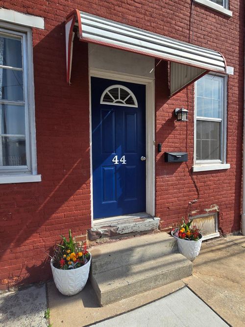 44 E Hummelstown St, ELIZABETHTOWN, PA, 17022-1922 | Card Image