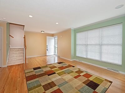 301 Lakeview Ct, Condo with 3 bedrooms, 2 bathrooms and 2 parking in Adams Twp PA | Image 2