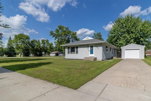 385 N Lexington Ave, Le Center, MN, 56057-1217 | Card Image