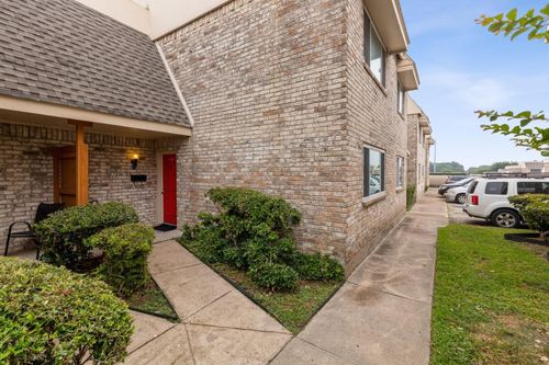 208 Village North Dr, Richardson, TX, 75081-4745 | Card Image