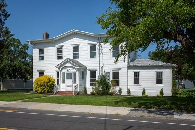Italianate-style house with a chimney | Image 9