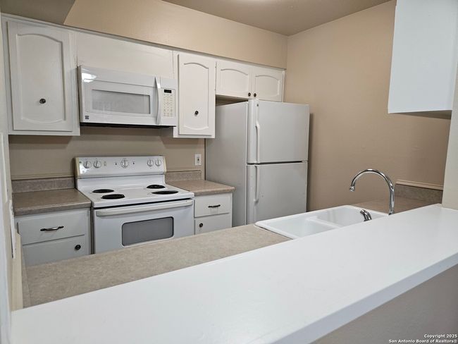 APT-304 - 2811 Woodbury St, Townhouse with 2 bedrooms, 2 bathrooms and null parking in San Antonio TX | Image 5