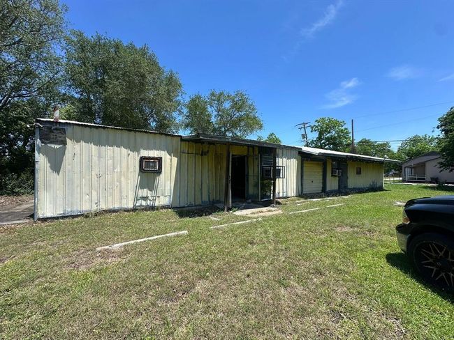 1530 Gilham Cir, House other with 3 bedrooms, 2 bathrooms and null parking in Port Arthur TX | Image 5