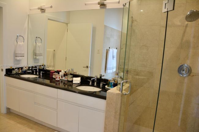 APT-4505 - 848 Brickell Key Dr, Condo with 3 bedrooms, 4 bathrooms and null parking in Miami FL | Image 37