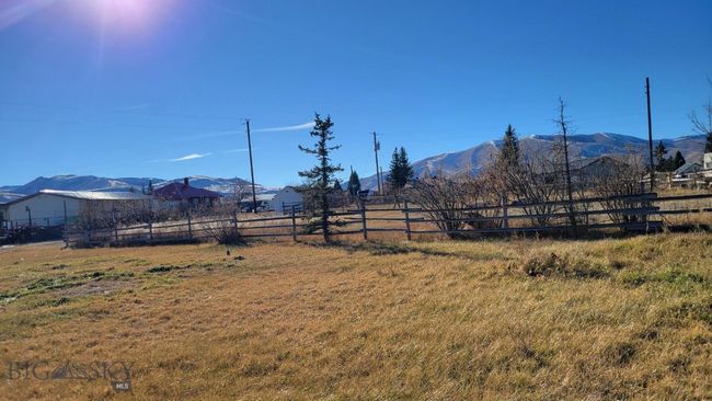 Yard featuring a rural view | Image 17