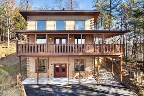 991 King Branch Rd, Sevierville, TN, 37876-8879 | Card Image