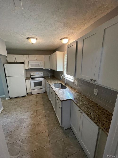 11775 Inkster Rd, Livonia, MI, 48150-2343 | Card Image