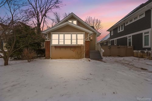 124 E Windemere Ave, Royal Oak, MI, 48073-2617 | Card Image