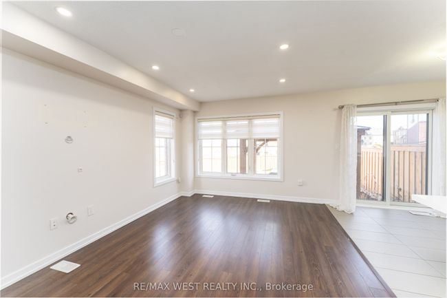 2 Scarletwood St, House attached with 3 bedrooms, 3 bathrooms and 1 parking in Stoney Creek ON | Image 16