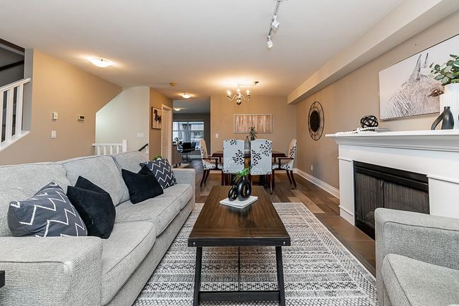 6 - 6555 192 A Street, Townhouse with 3 bedrooms, 2 bathrooms and 4 parking in Surrey BC | Image 4