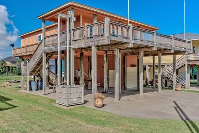 979 Surf, House other with 3 bedrooms, 2 bathrooms and null parking in Crystal Beach TX | Image 2