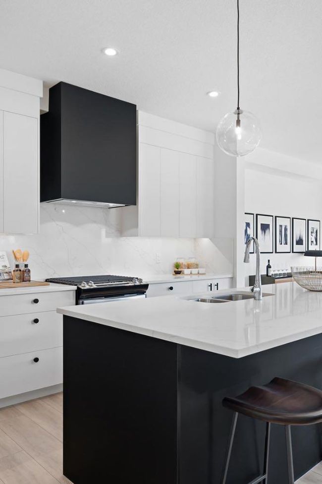 136 Carringvue Pl Nw, House other with 3 bedrooms, 3 bathrooms and 4 parking in Calgary AB | Image 6